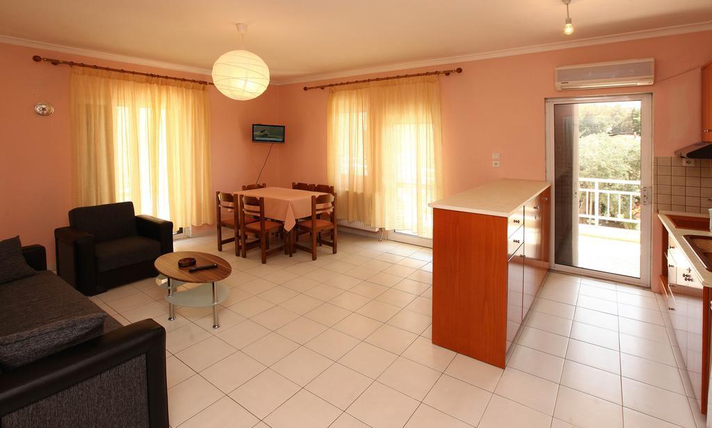 Amarilia Aparthotel Skala Rachoni  Exterior photo