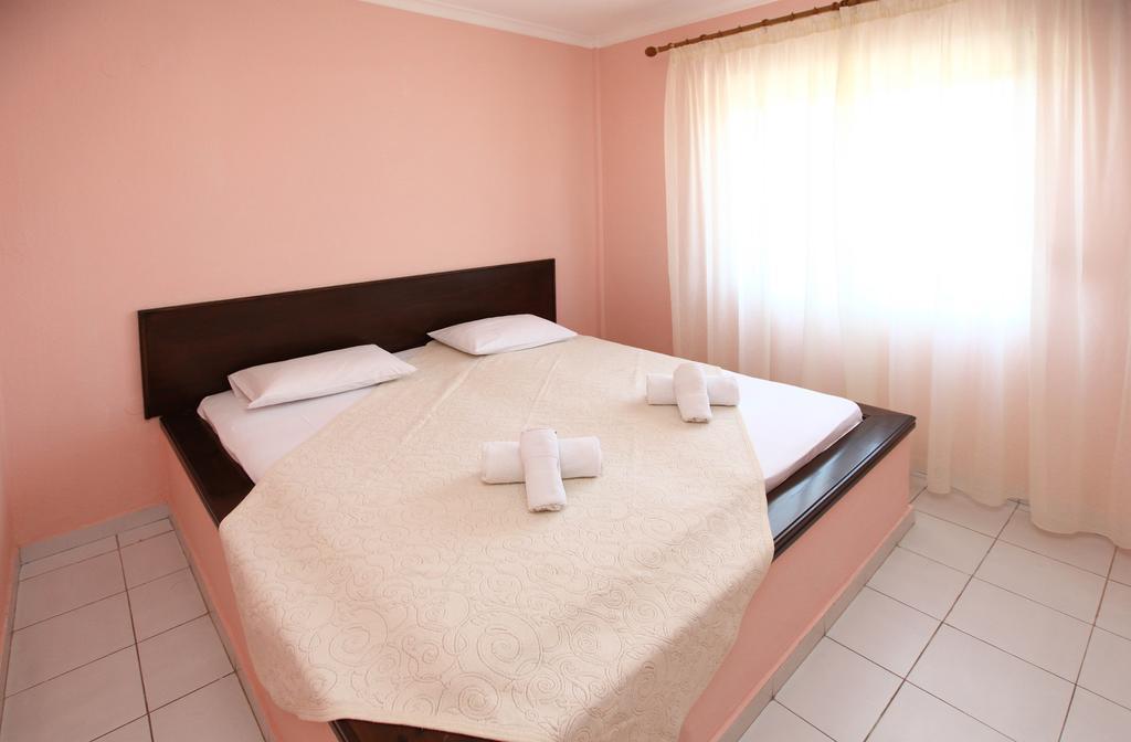 Amarilia Aparthotel Skala Rachoni  Exterior photo