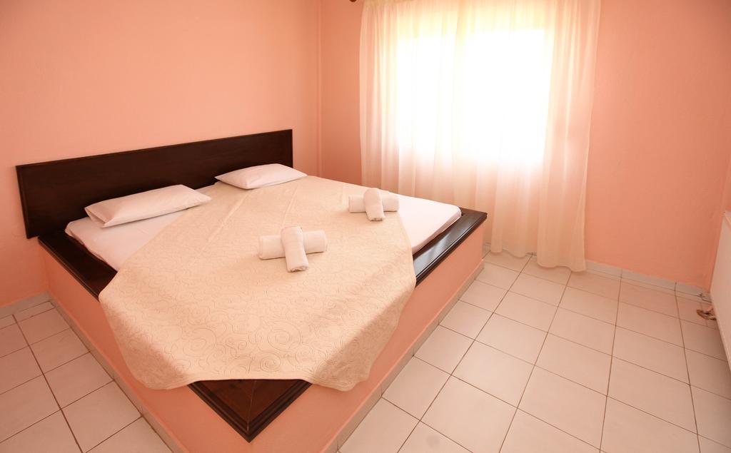 Amarilia Aparthotel Skala Rachoni  Exterior photo