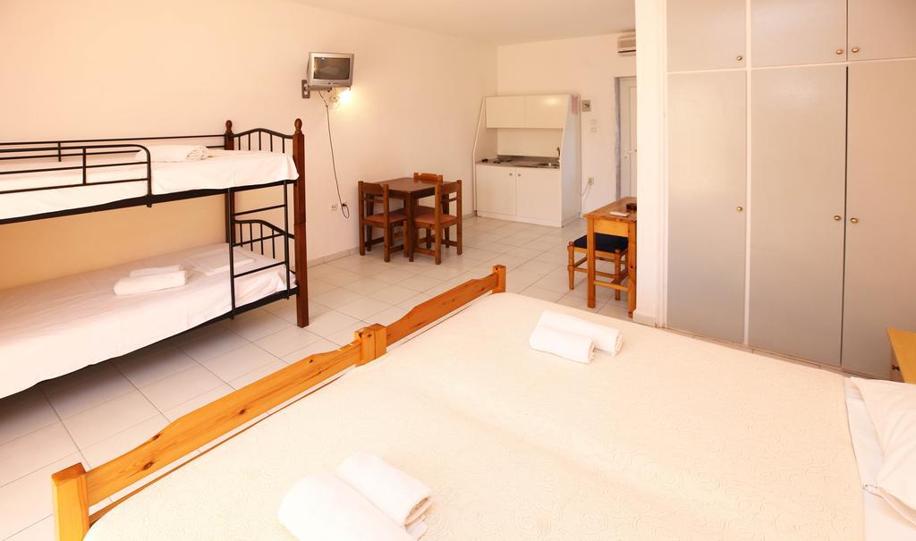 Amarilia Aparthotel Skala Rachoni  Room photo