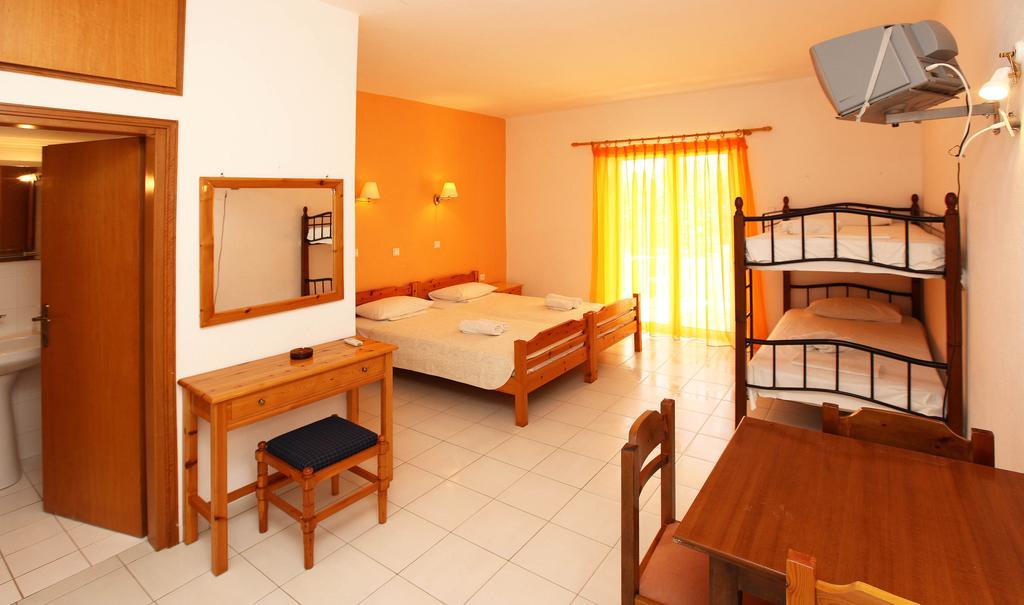 Amarilia Aparthotel Skala Rachoni  Exterior photo