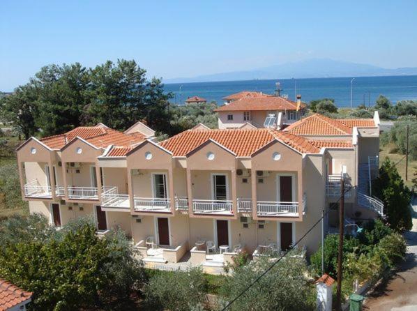 Amarilia Aparthotel Skala Rachoni  Exterior photo