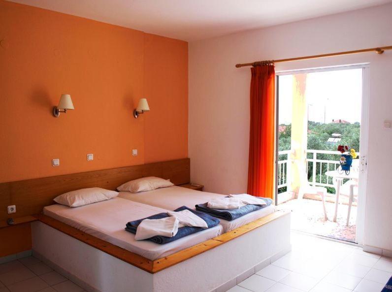Amarilia Aparthotel Skala Rachoni  Room photo