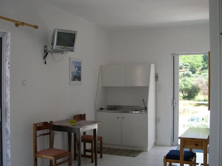 Amarilia Aparthotel Skala Rachoni  Room photo